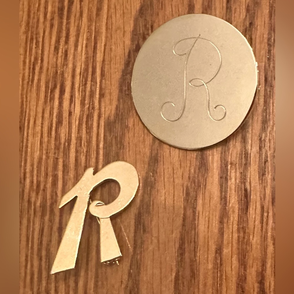 2 'R' initial pins.